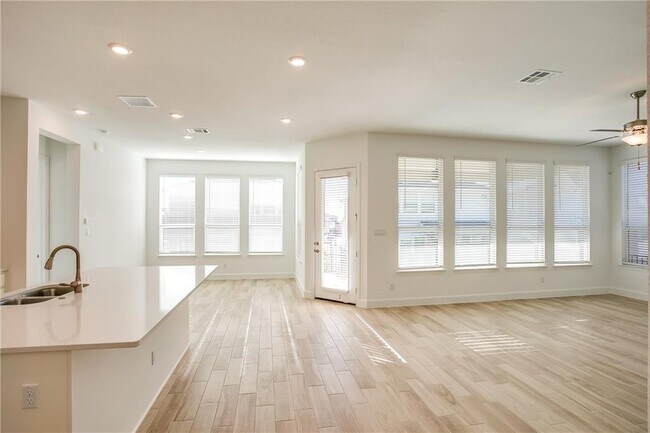 Building Photo - 505 Affazia Ln