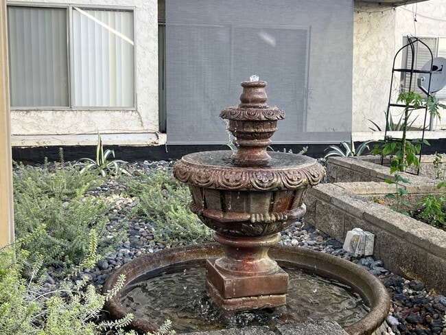 Building Photo - 3565 Linden Ave