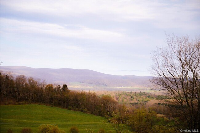 Foto del edificio - 279 Tompkins Rd