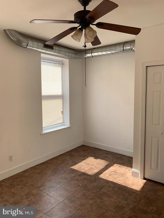 Building Photo - 107 N 6th St