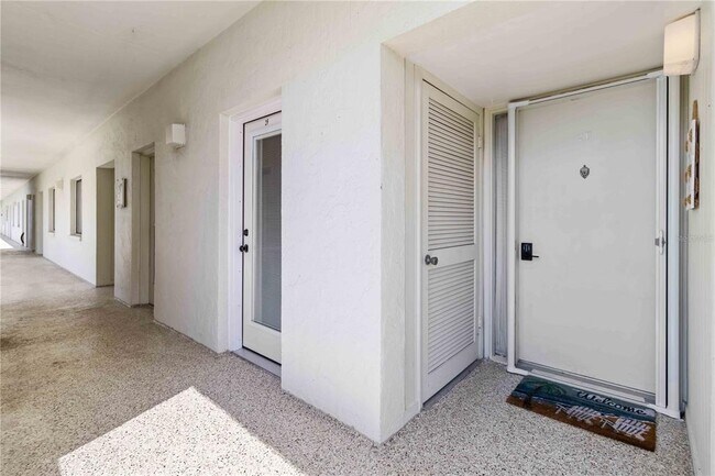 Foto del edificio - 1500 Park Beach Cir