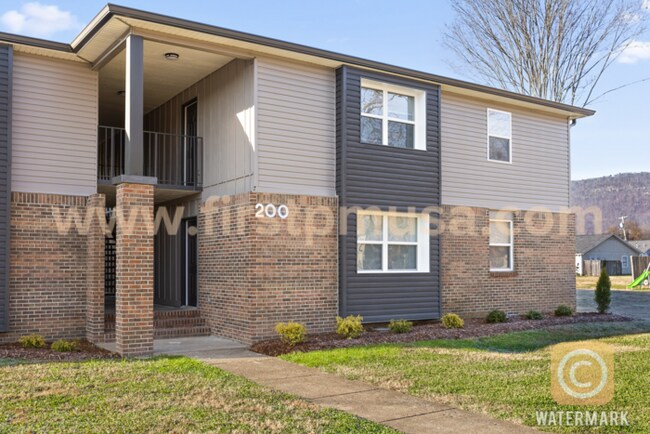 Building Photo - 200 Eveningside Dr