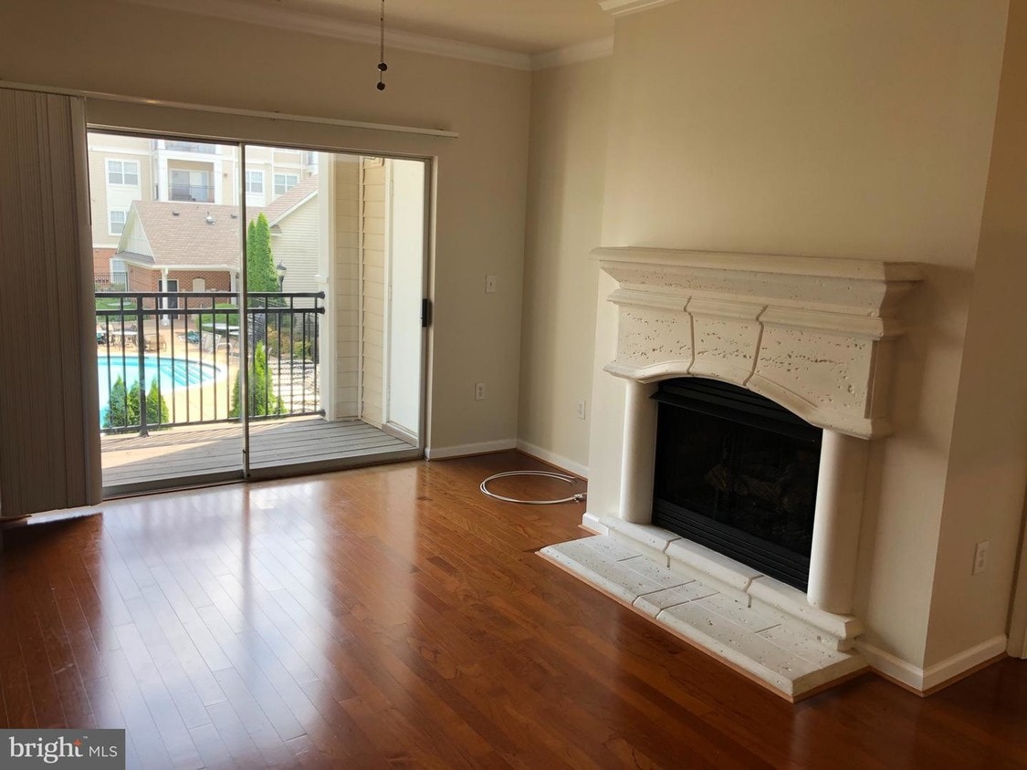 12958 Centre Park Cir Unit 218, Herndon, VA 20171 Room for Rent in Herndon, VA