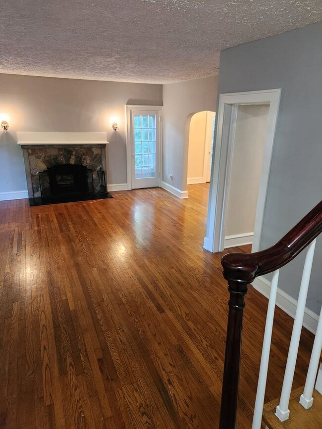 Foto del edificio - 35814 Ridge Rd