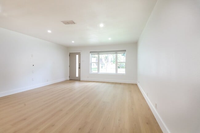 Foto del edificio - 7412 Fenton Dr