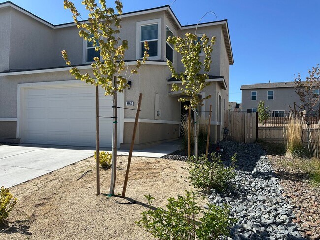 Building Photo - Adorable Lemmon Valley Townhome!