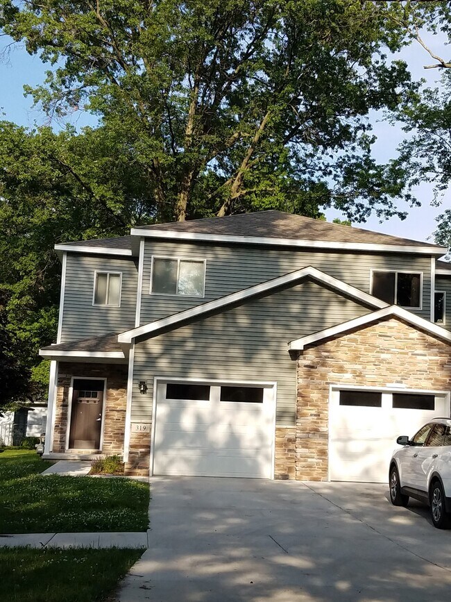 TWO STORY - 321 S 15th St