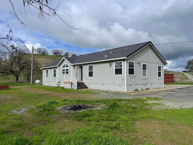 Foto del edificio - Large Lot, Home and Shop