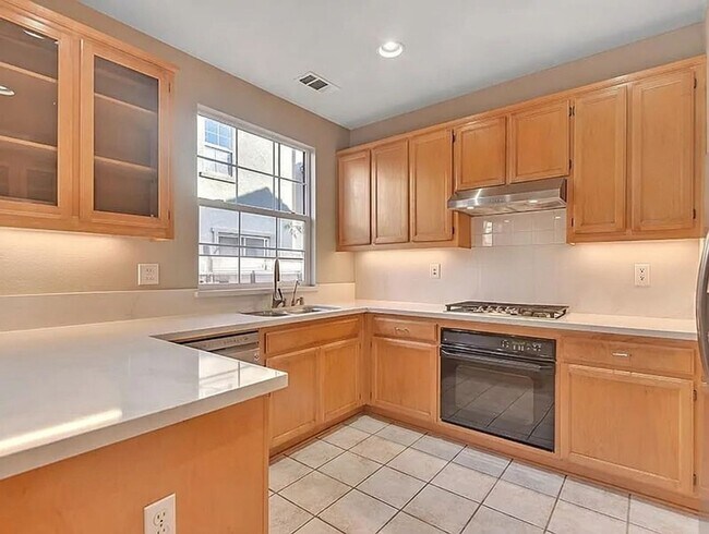 Foto del edificio - Beautiful Home in Highly Desirable Location