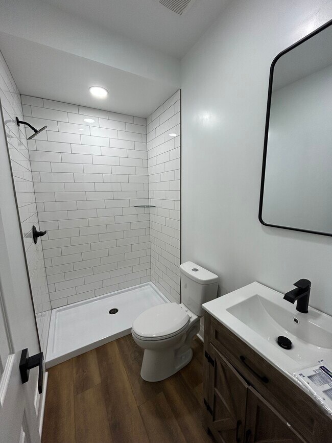 Foto del edificio - 1042 Edmondson Ave