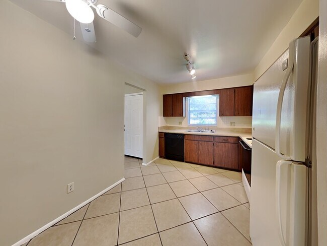 Foto del edificio - 918 Bishop Dr