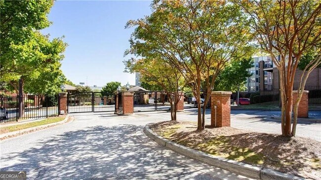 Foto del edificio - 898 Oak St SW