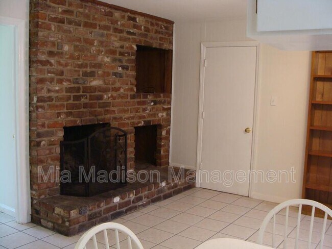 Building Photo - 112 Jacquelyn Dr