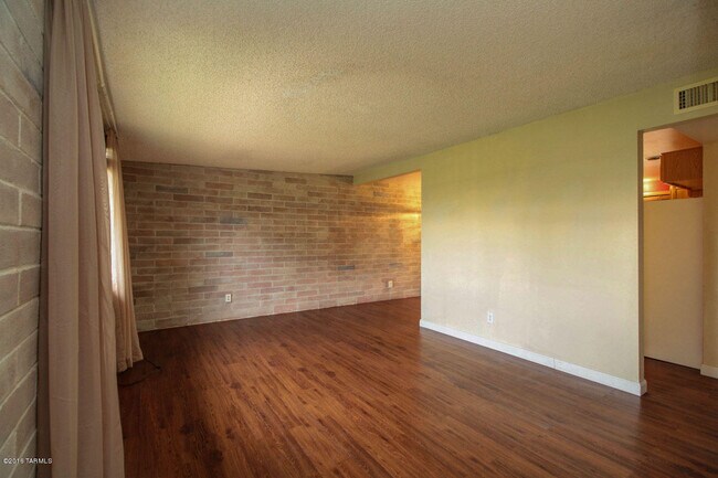 Building Photo - 4008 S Grand Palm Dr