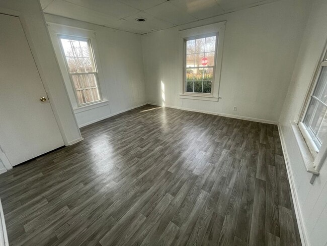 Building Photo - Adorable 1 bedroom 1 bath home with a bonu...