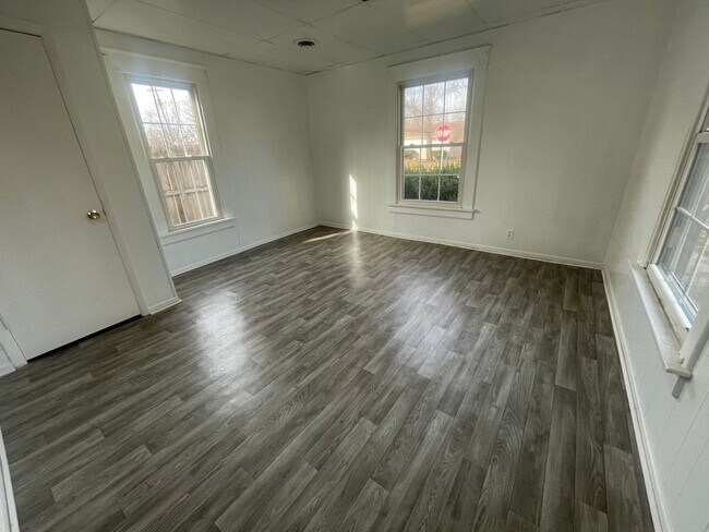 Foto del edificio - Adorable 1 bedroom 1 bath home with a bonu...