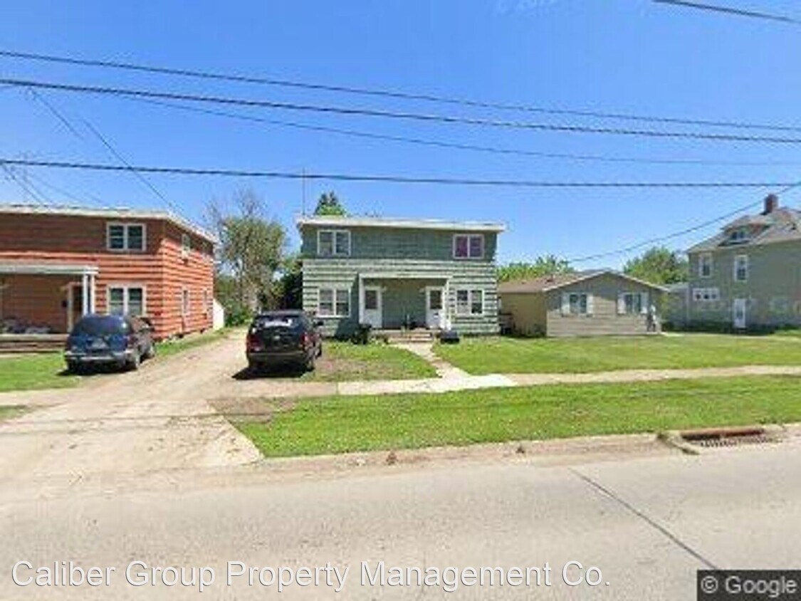 725 W 11th St, Waterloo, IA 50702 House Rental in Waterloo, IA