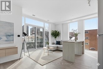 Building Photo - 2088 James St