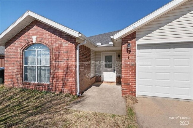 Building Photo - 890 Sunflower St