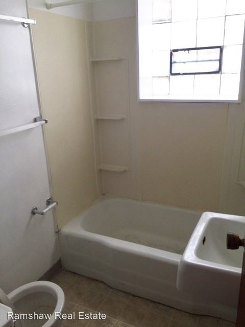 Building Photo - Studio, 1 bath Room For Rent - 1105 W. Oregon