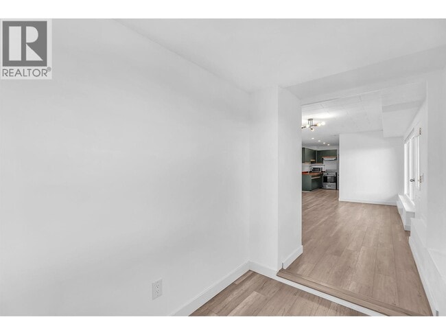 Building Photo - 637 Alpine Ct