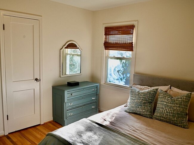 Building Photo - 4448 6th Ave S