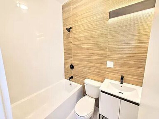 Foto del edificio - Beautiful 2Bedroom, 2Bath