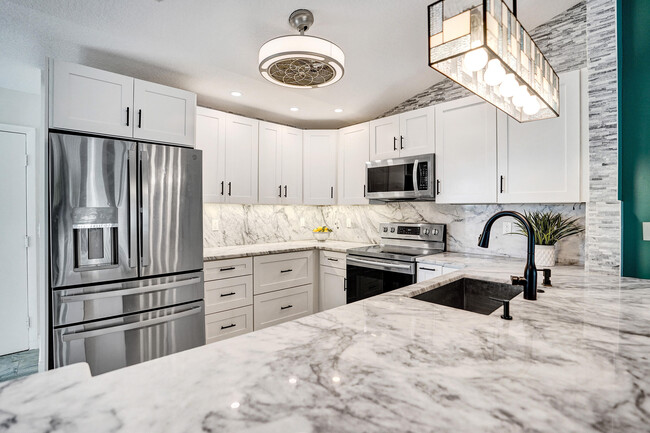 Building Photo - 8062 Cassia Dr