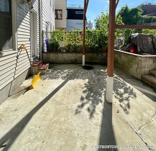 Foto del edificio - 236 Princeton St