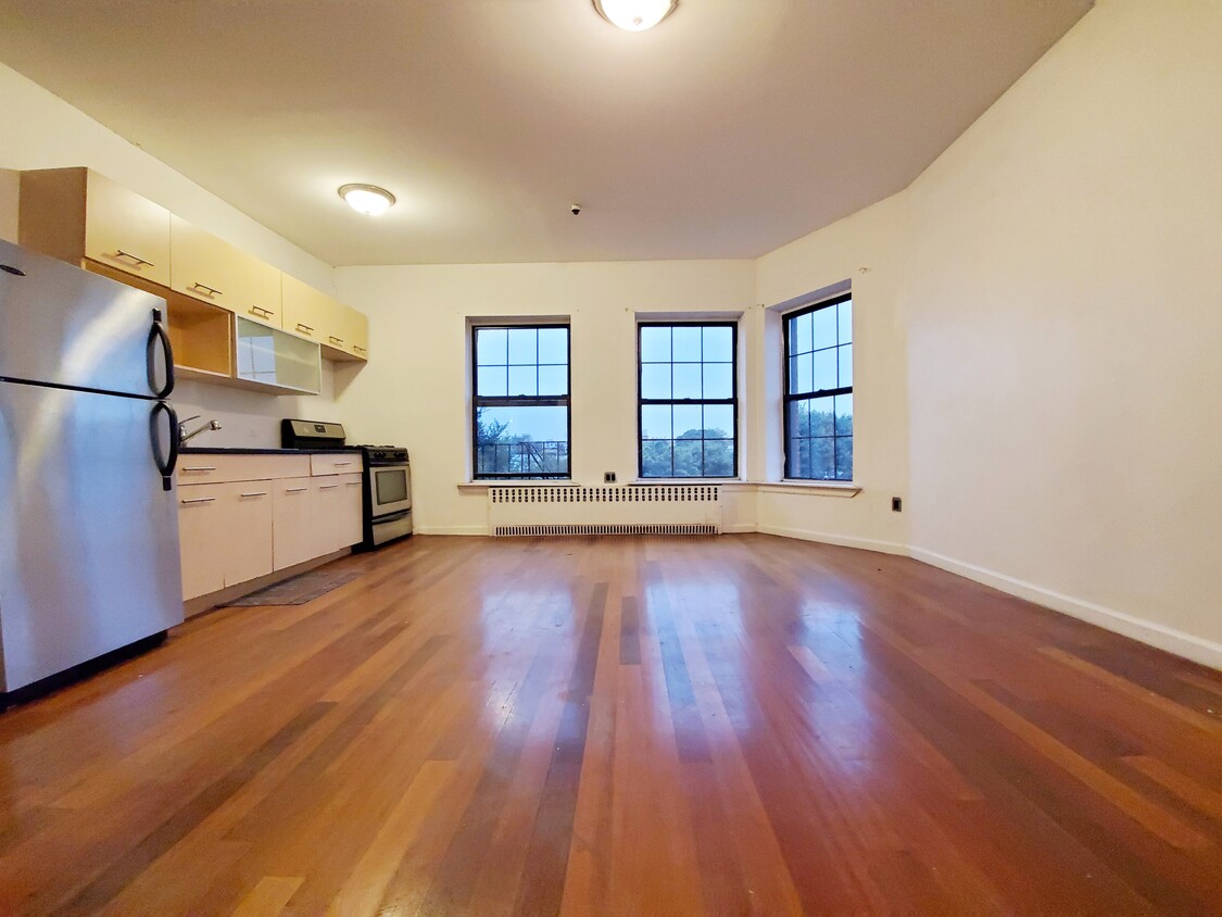 Primary Photo - 51 Eldert St
