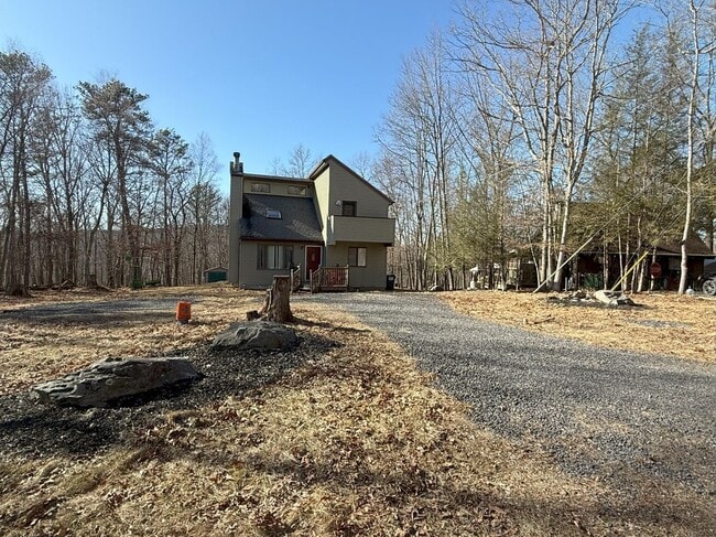 Building Photo - 802 Clubhouse Dr