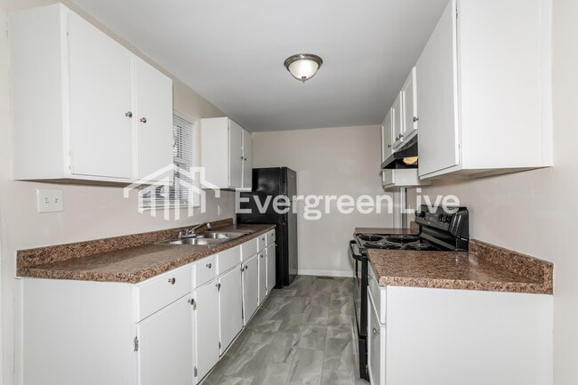 Building Photo - 3913 N Bolton Ave