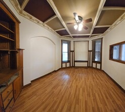 Building Photo - 4328 N Kenmore Ave