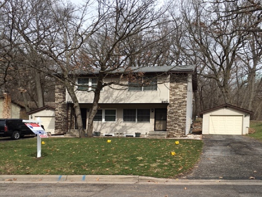 Primary Photo - 690 Burlington Rd