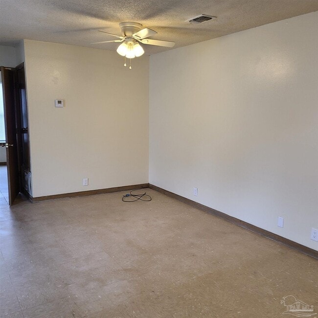 Building Photo - 1800 W Belmont St