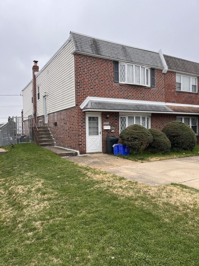 Building Photo - 10025 Ferndale St