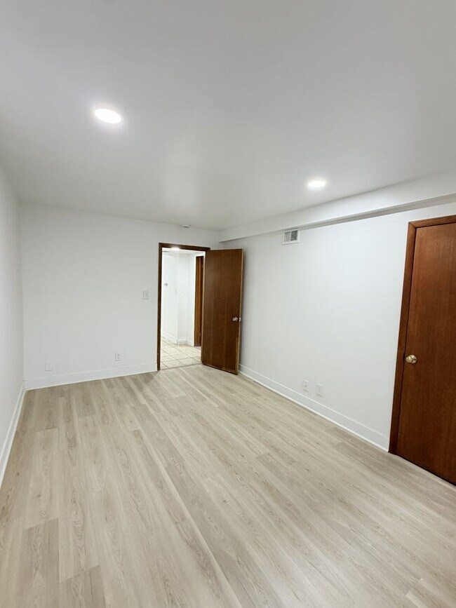 Photo - 1334 Lakeview (Duplex) Apartment