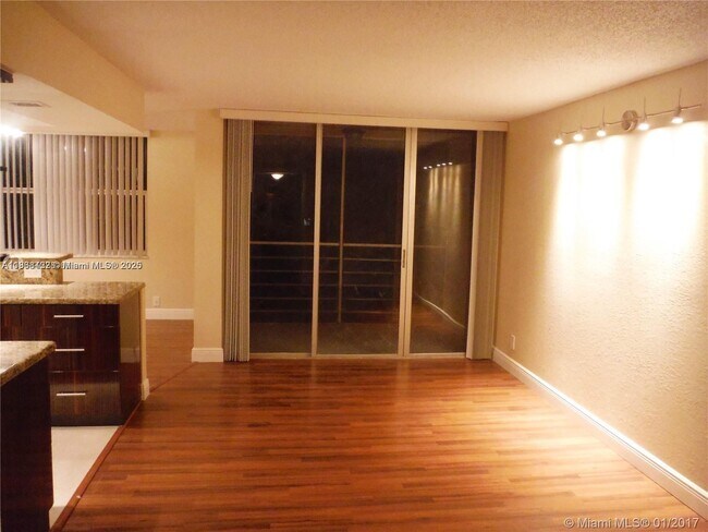 Foto del edificio - 9431 Live Oak Pl