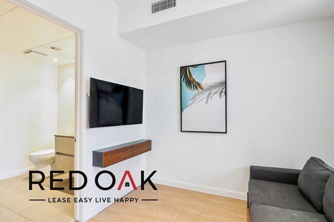 Foto del edificio - 8820 Belford Ave