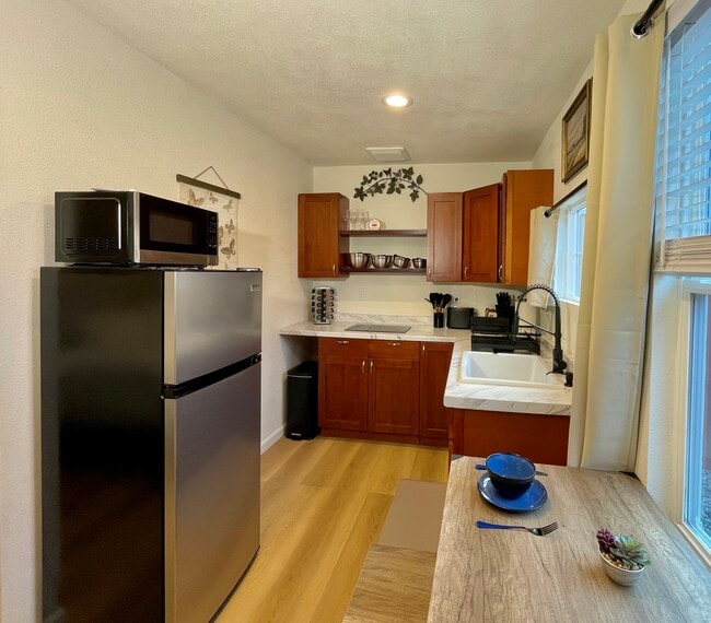 Building Photo - 225 E Branch St