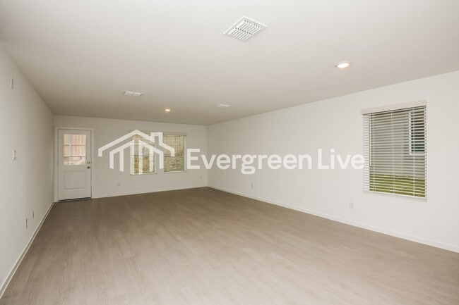 Foto del edificio - 10716 Dusty Rnch Rd