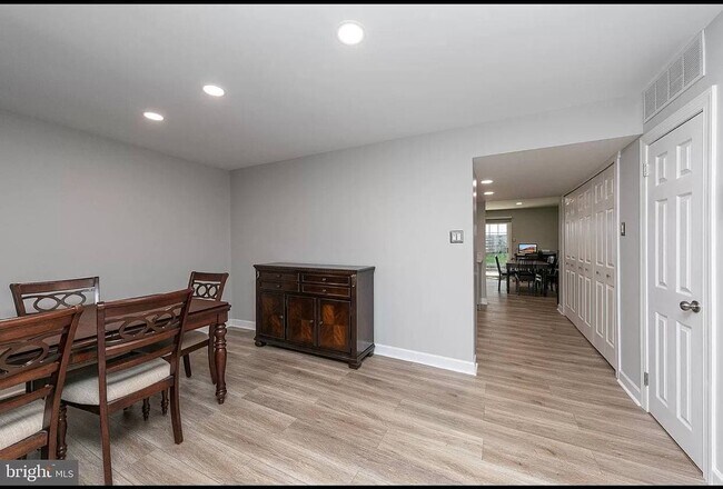 Building Photo - 2162 Conwell Ave
