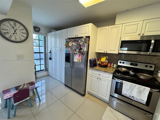 Foto del edificio - 9400 SW 6th Terrace