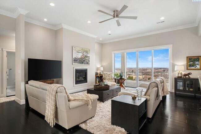 Foto del edificio - Stunning 5 Bedroom 4 Bath w/Daylight Basement West Richland!!!
