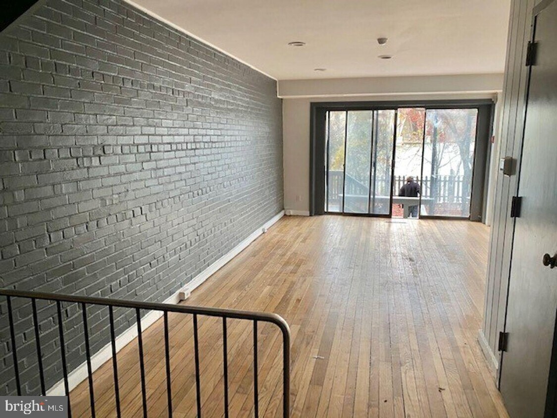 Foto principal - 3524 Water St NW