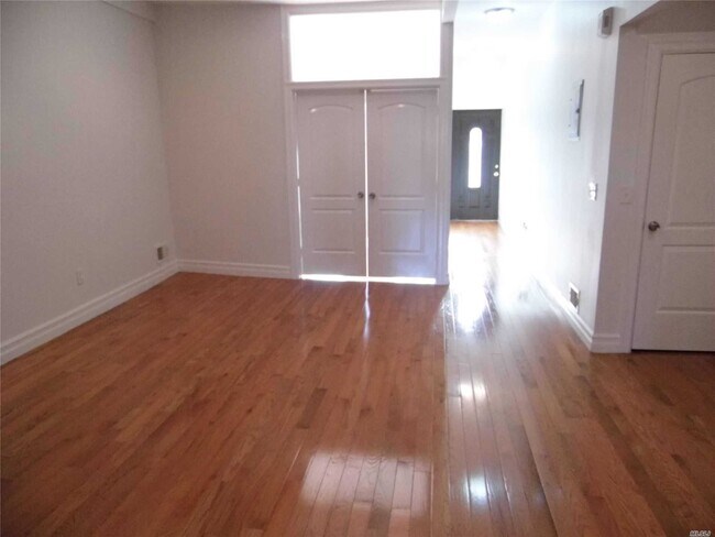 Building Photo - 65 Milford St