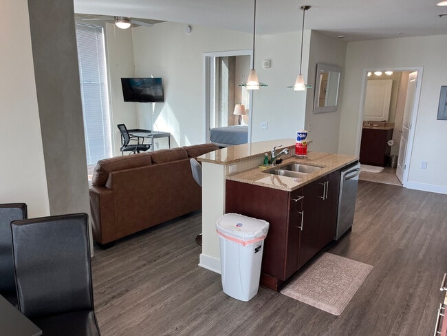 Foto del edificio - 440 S Church St