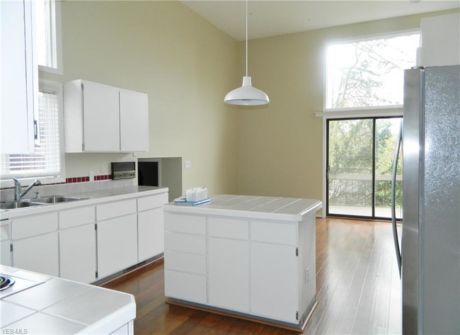 Foto del edificio - 715 Claridge Ln