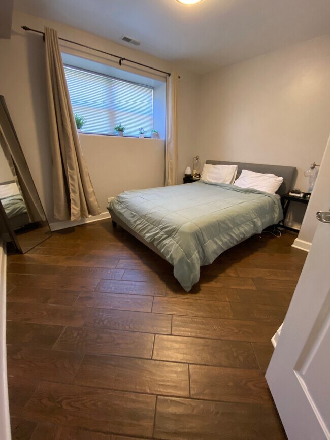 Foto del edificio - 815 W Addison St