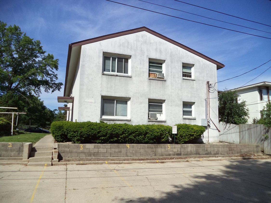 Building Photo - 6900 W Appleton Ave